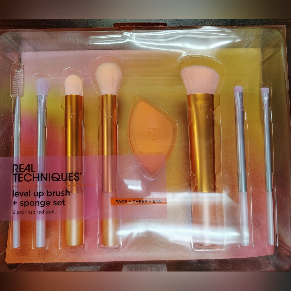 Real Techniques Level Up Brush And Sponge Set- Purple And Orange